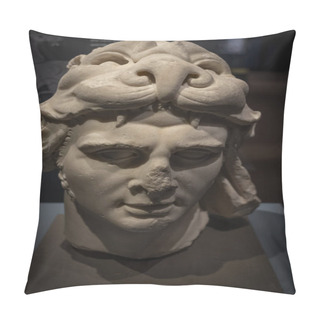 Personality  Paris, France - 12 15 2023: The Great Evolution Gallery Of Paris. Statue Of The Face Of Mithridate VI Eupator As Hercules Pillow Covers