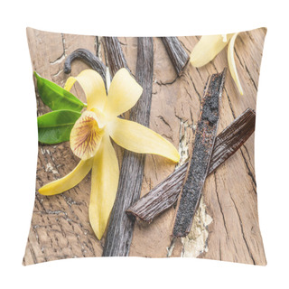 Personality  Dried Vanilla Fruits And Vanilla Orchid On Wooden Table. Pillow Covers