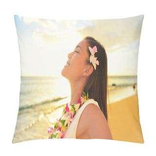 Personality  Happy Carefree Woman On Hawaii Beach Pillow Covers
