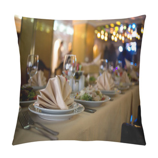 Personality  Backyard Table Full Of Food Pillow Covers