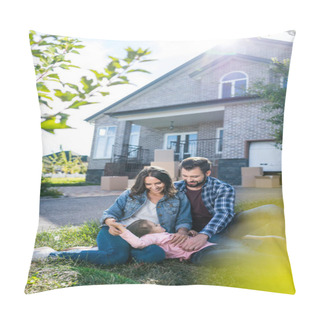 Personality  Parents Cuddling Daughter On Grass Pillow Covers