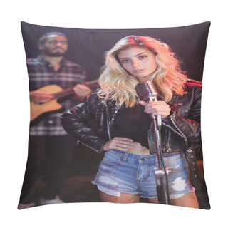 Personality  Female Singer With Hand On Hip And Mic Pillow Covers