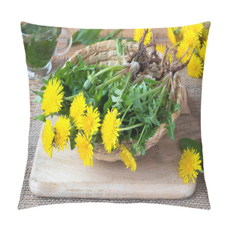 Personality  Whole Dandelion Plants With Roots In A Basket Pillow Covers