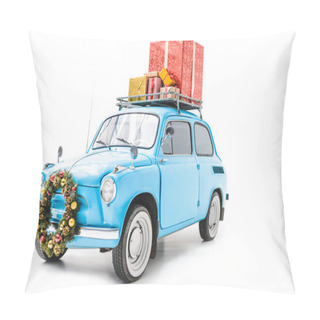 Personality  Car With Christmas Wreath And Gifts On Roof Pillow Covers