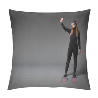 Personality  Diver Taking Selfie With Camera Phone Pillow Covers
