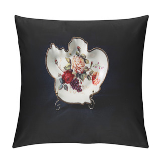 Personality  Dish On Stand Pillow Covers