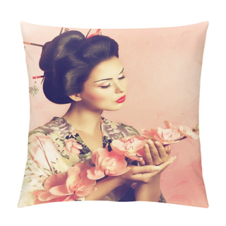 Personality  Portrait Of A Japanese Geisha Woman Pillow Covers