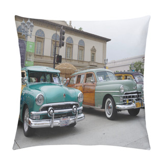 Personality  PASADENA, CALIFORNIA/USA: Image Showing Two 1950s American Cars With The Pasadena Civic Auditorium In The Background. Pillow Covers