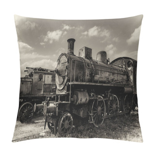 Personality  Italian Rusty Steam Locomotive Pillow Covers