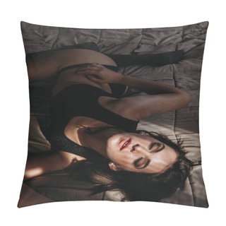 Personality  Sexy Woman Lying In Bed, With Her Eyes Close Pillow Covers