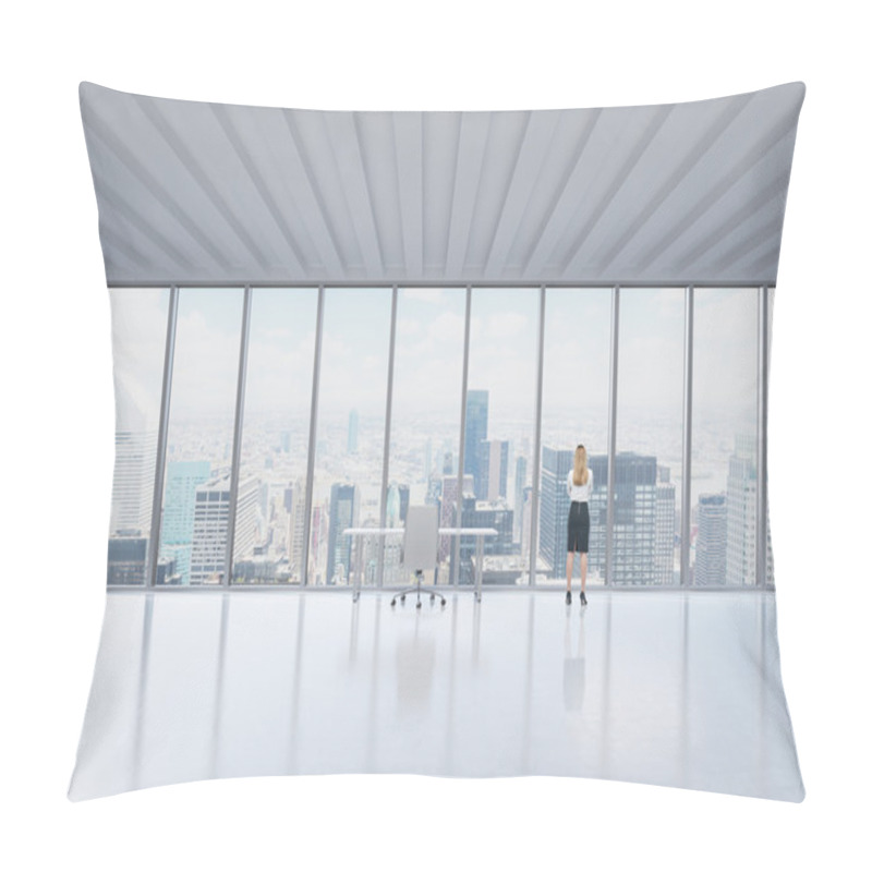 Personality  Rear view of the blonde employee who looks out the window in New York's panoramic office. A concept of the modern workplace. pillow covers