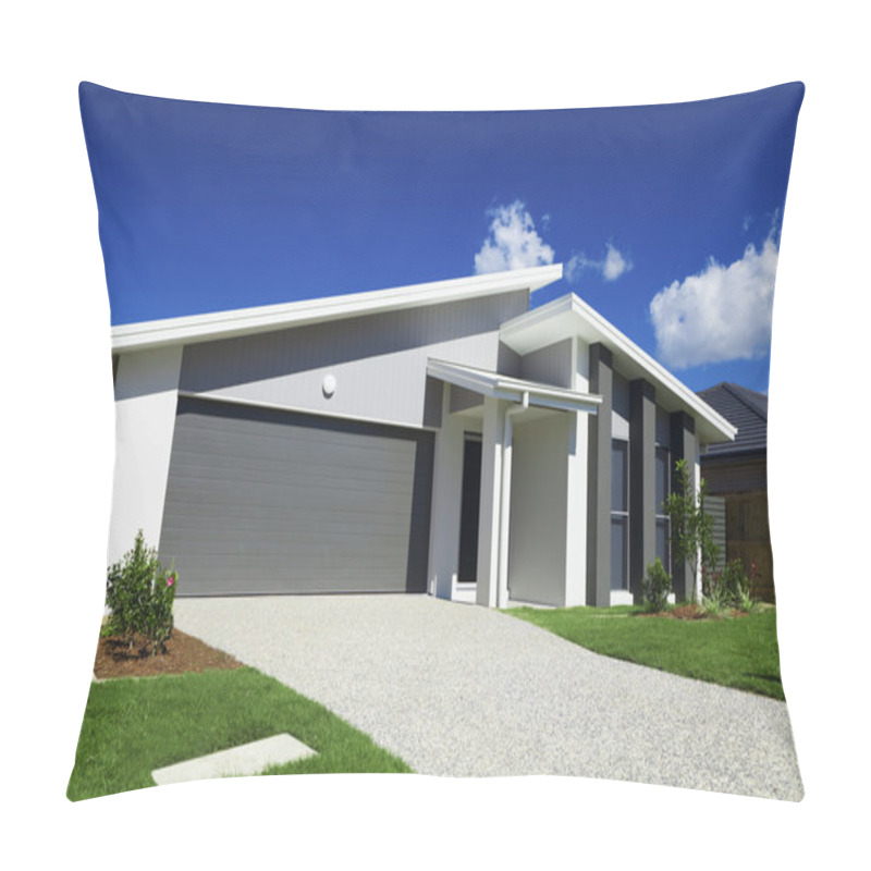 Personality  Suburban Australian House pillow covers