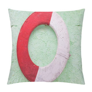 Personality  Old Lifebuoy On A Wall Pillow Covers