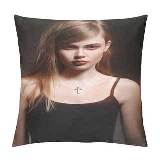 Personality  Beatifull Young Woman In Black Top Looking At Camera Pillow Covers