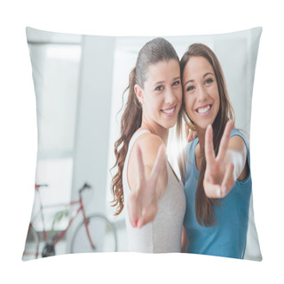 Personality  Cute Teen Girls Smiling At Camera Pillow Covers