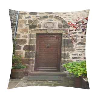 Personality  A Medieval Door Pillow Covers