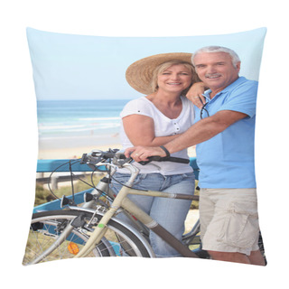 Personality  Mature Couple With Bikes By A Beach Pillow Covers
