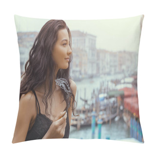 Personality  Woman With Carnival Mask In Venice Pillow Covers