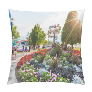 Personality  Penticton, BC/Canada - August 12, 2017: Tourists Walk Through The Fairgrounds Set Up In A Downtown Park For The Huge Annual Penticton Peach Festival Pillow Covers