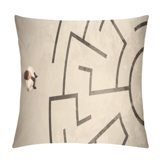 Personality  Lost Business Man Looking For A Way In Circular Labyrinth Pillow Covers