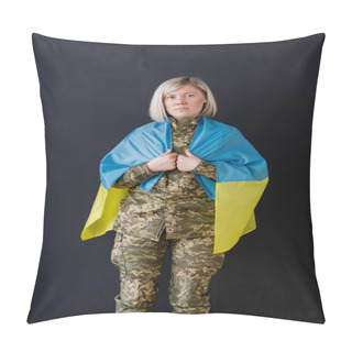 Personality  Front View Of Military Woman With Ukrainian Flag On Shoulders Isolated On Black Pillow Covers