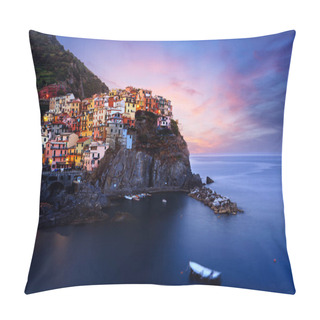 Personality  Manarola Village At Twilight, Cinque Terre, Italy Pillow Covers