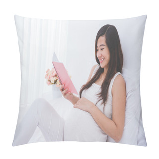 Personality  Beautiful Pregnant Asian Woman Reading Note Book,  Smiling Pillow Covers