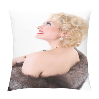 Personality  Blondie Woman With Fur Collar Dreaming. Marilyn Monroe Imitation Pillow Covers