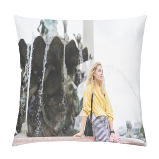 Personality  Fountain Pillow Covers