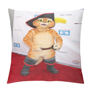 Personality  Puss In Boots Pillow Covers