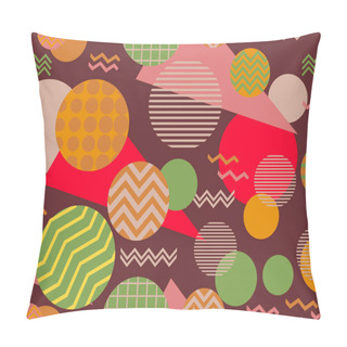 Personality Seamless Pattern With Geometric Shapes In The Style Of The 80s. Circles With Zigzags. Background With Triangles, Circles And Squares For Brochures, Banners And Wrapping Paper. Vector Illustration Pillow Covers