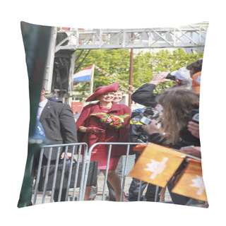 Personality  Queen Maxima Arriving Pillow Covers