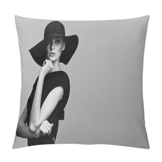 Personality  Black And White Portrait Of Elegant Woman Pillow Covers