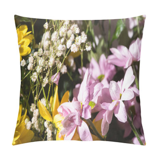 Personality  Close Up View Of Fresh Violet And Yellow Daisies With Water Drops Pillow Covers