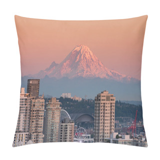 Personality  Beautiful Seattle In The Evening With Space Needle And Mt.Rainer Pillow Covers