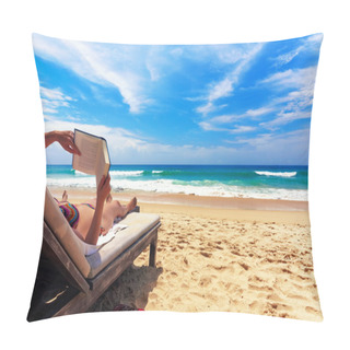 Personality  Relaxing On The Beach Pillow Covers