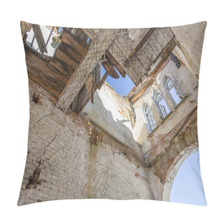 Personality  Marfino, Russian Federation - March 28, 2021: Abandoned Historic Stone Building Of The Equestrian Yard Of The Manor. Cultural Heritage Of Russia Pillow Covers