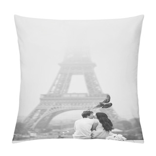 Personality  Romantic Couple Together In Paris Pillow Covers