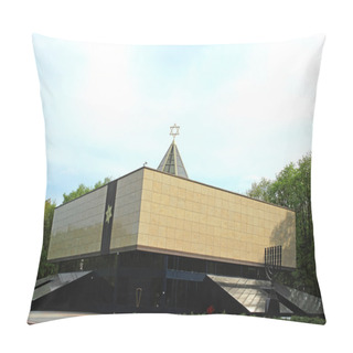 Personality  Memorial Synagogue In Moscow In The Victory Park Pillow Covers