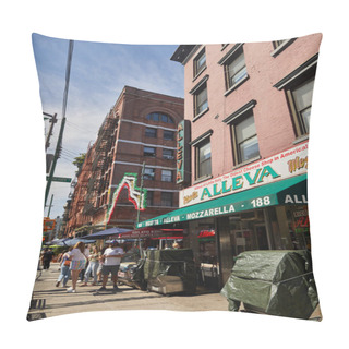 Personality  NEW YORK, USA - NOVEMBER 26, 2022: Oldest And Famous Alleva Cheese Shop And Pedestrians In Manhattan Pillow Covers