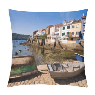 Personality  Wooden Boats In A Fishing Village Pillow Covers