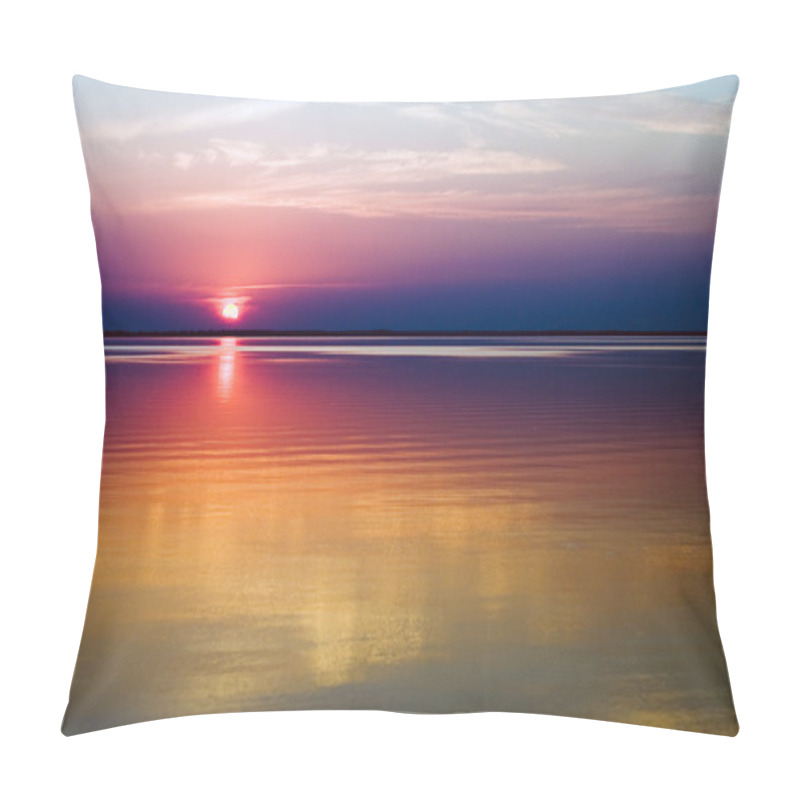 Personality  Sunset over water pillow covers