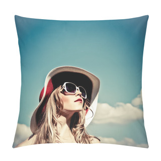 Personality  Portrait Of A Beautiful Girl In The Sky Pillow Covers