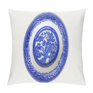 Personality  Old Willow Pattern Blue And White Porcelain Plate Isolated On White Background, Empty Bowl Top View Photo Pillow Covers