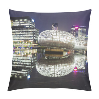 Personality  View Of Webb Bridge And Modern Buildings In Docklands, Melbourne At Night Pillow Covers