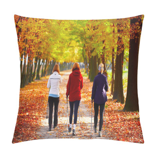Personality  Three Women In The Park - Nordic Walking Pillow Covers