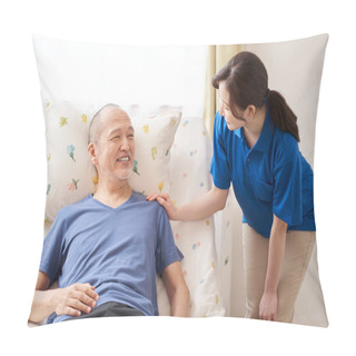 Personality  Smiley Caregiver And The Elderly Pillow Covers