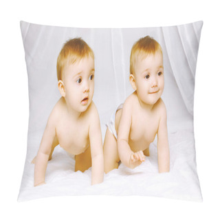 Personality  Cute Twins Baby On The Bed Pillow Covers