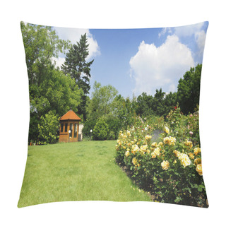 Personality  Garden With Roses And Lavender Pillow Covers