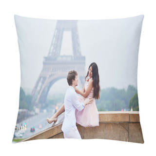 Personality  Romantic Couple Together In Paris Pillow Covers